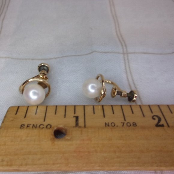 WRE Gold Filled Cultured Pearl Screw Back Earrings - Picture 7 of 7